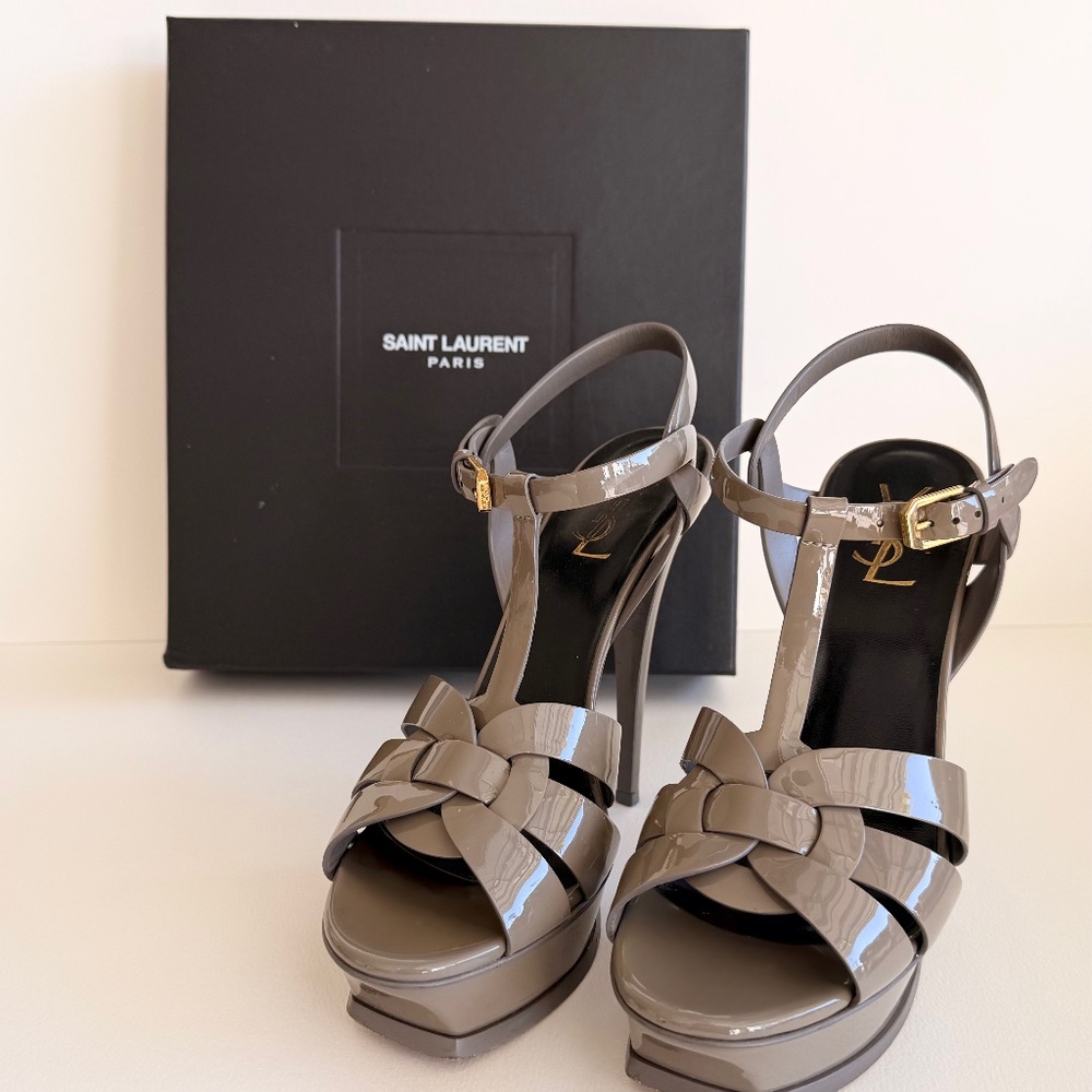👠👡Saint Laurent Paris
Saint Laurent Grey Patent Tribute Sandals Size 39 (8)